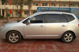 Kia Carens 2010, màu bạc