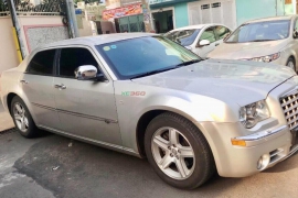 Chrysler 300C 2010 mà bạc GIÁ 820 TRIỆU