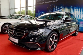 Mercedes E200 Sport đen 2020